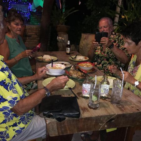 The Lazy Bar And Guesthouse Krabi town Exteriör bild
