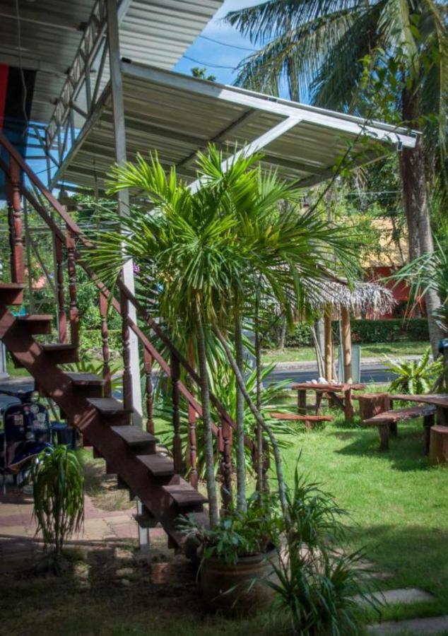 The Lazy Bar And Guesthouse Krabi town Exteriör bild