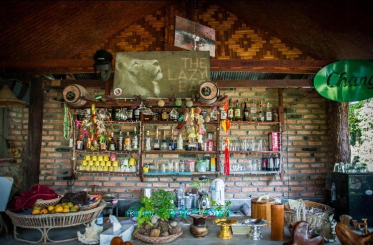 The Lazy Bar And Guesthouse Krabi town Exteriör bild