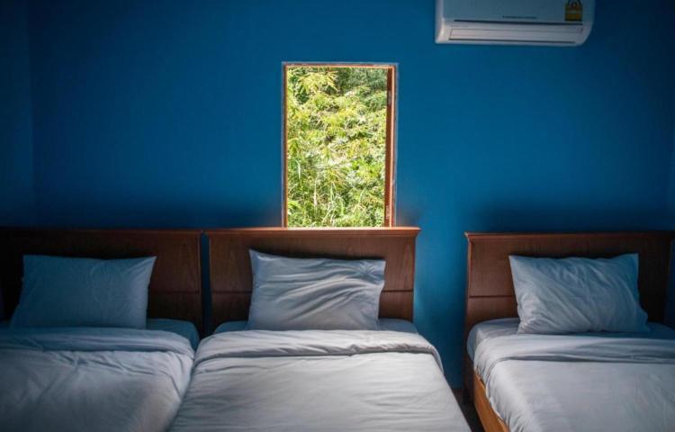 The Lazy Bar And Guesthouse Krabi town Exteriör bild